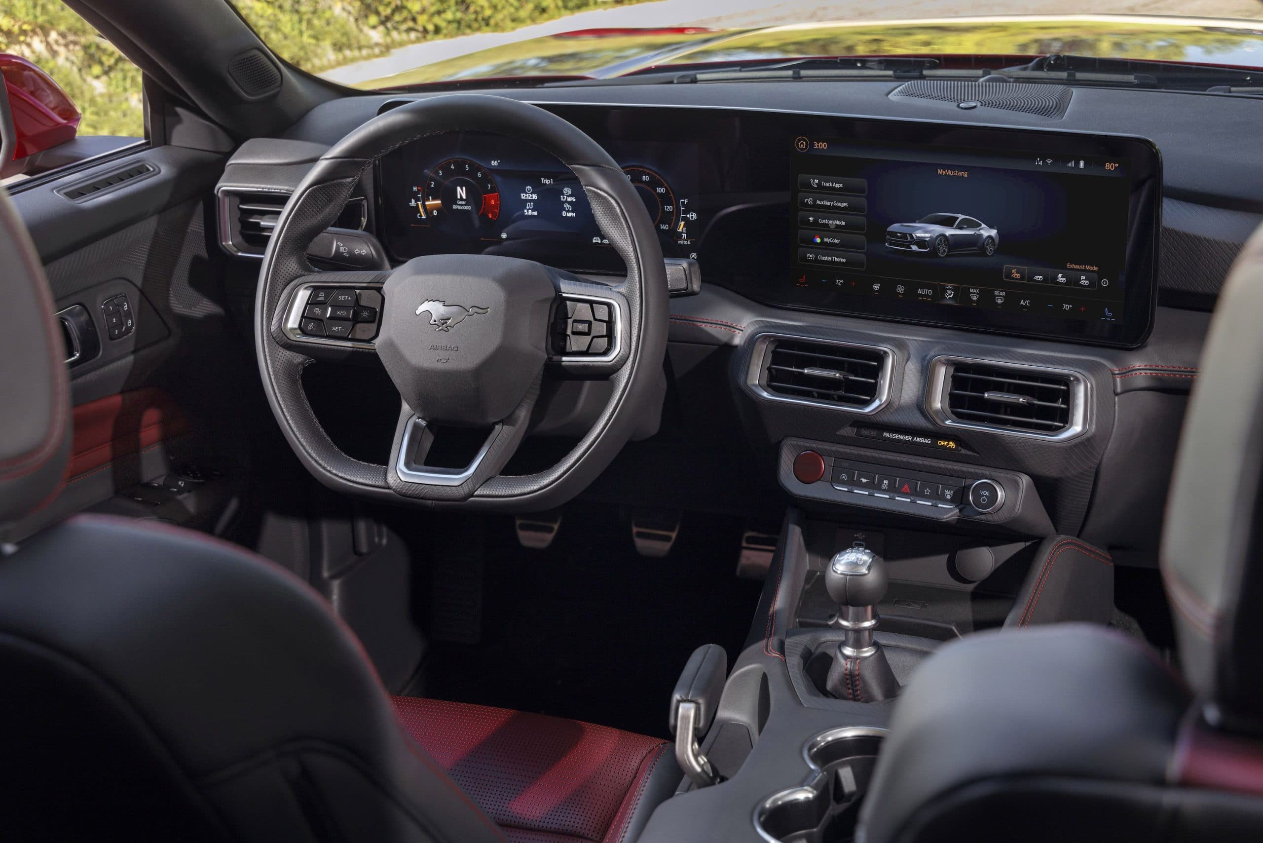 CUT_2025_Mustang_DarkHorse_OxfordWhite_A04