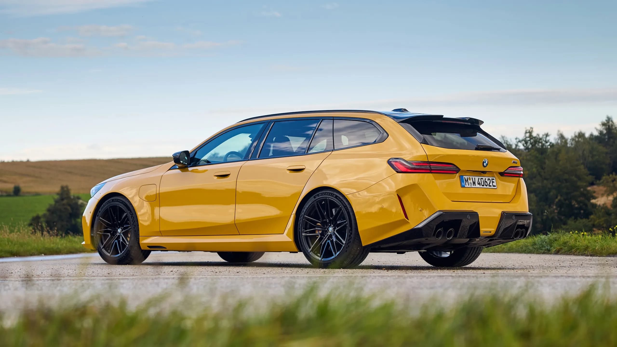 BMW_M5_Touring_Speed_Yellow036